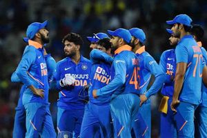 INDvsAUS : ఈ ముగ్గురు కుర్రాళ్లకు హ్యాండిచ్చిన సెలెక్టర్లు.. మళ్లీ టీమిండియాకు ఆడతారా?