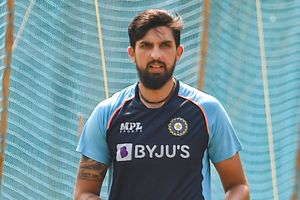 INDvsAUS: ఆ మ్యాచ్ తర్వాత నెలరోజులు ఏడుస్తూనే ఉన్నా.. ఎమోషనల్ అయిపోయిన వెటరన్ పేసర్!