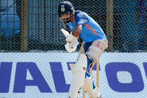 INDvsAUS : రాహుల్‌కు నో ఛాన్స్.. గిల్, అయ్యర్‌ను ఆడించాలన్న మాజీ లెజెండ్!