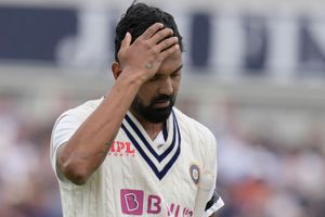 INDvsAUS : గుడికెళ్లిన రాహుల్‌పై పేలుతున్న మీమ్స్.. కోహ్లీని కాపీ కొడుతున్నావా?