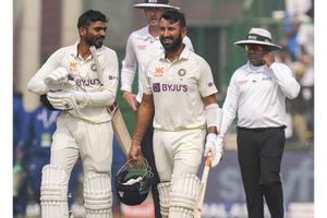 INDvsAUS : పంత్ కన్నా ముందే ఉన్నాడు.. భరత్‌పై నెటిజన్ల ప్రశంసలు!