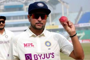 INDvsAUS : టీమిండియాకు సవాల్‌గా మారిన కుల్దీప్.. ఆడించాలా? వద్దా?