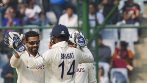 IND vs AUS: రఫ్ఫాడించిన షమీ, అశ్విన్.. తొలి రోజే కుప్పకూలిన ఆస్ట్రేలియా!