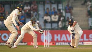 IND vs AUS: తగలరాని చోట తగిలిన బంతి.. నొప్పితో విలవిలలాడిన రోహిత్‌ శర్మ! (వీడియో)