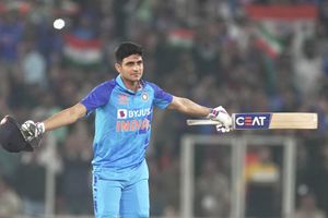 IND vs NZ: సెంచరీతో విరాట్ కోహ్లీ రికార్డు బద్దలు కొట్టిన శుభ్‌మన్ గిల్!