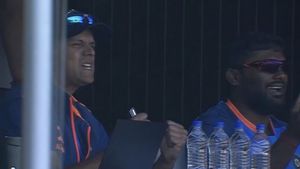 IND vs AUS: సిరాజ్ వికెట్‌ తీయడంతో ఇందిరానగర్ గుండాలా మారిన రాహుల్ ద్రవిడ్! (వీడియో)