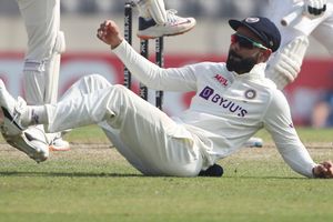 INDvsAUS : క్యాచ్ నేలపాలు చేసిన కోహ్లీ.. రోహిత్ రియాక్షన్ చూడాల్సిందే!