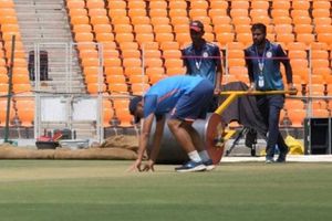 INDvsAUS : చివరి టెస్టు కోసం రెండు పిచ్‌లు రెడీ చేసిన క్యురేటర్లు..!