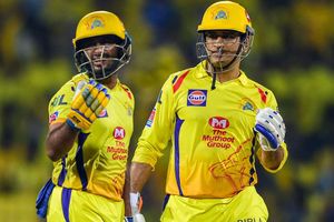 ధోనీ మరో రెండేళ్లు ఆడుతాడు.. అతనితో కుర్రాళ్లు కూడా పోటీపడలేరు: అంబటి రాయుడు