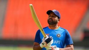 INDvsAUS : స్మిత్ కెప్టెన్సీలో చెలరేగిన రోహిత్.. అదే సీన్ రిపీట్ చేస్తాడా?