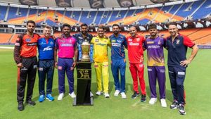 IPL 2023 : కెప్టెన్ల మీటింగ్‌లో లేని హిట్‌మ్యాన్.. ఎక్కడ? అని ఫ్యాన్స్ టెన్షన్!