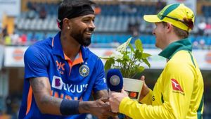 IND vs AUS: హార్దిక్ పాండ్యా అంటే హడలెత్తిపోతున్న స్మిత్.. ఏకంగా ఐదోసారి! (వీడియో)