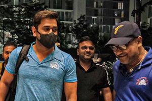 INDvsAUS : ఐపీఎల్ ప్రాక్టీస్ కోసం.. చెన్నై చేరుకున్న ధోనీ!