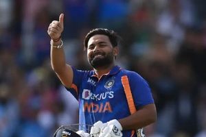 Rishabh Pant : ఇంత పాజిటివ్‌గా ఉన్నావేంట్రా?.. పంత్‌ను కలిసిన మాజీ లెజెండ్