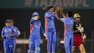 WPL 2023: ప్చ్.. 20 ఓవర్లు ఆడలేకపోయిన ఆర్‌సీబీ! ముంబై ముందు ఈజీ టార్గెట్!