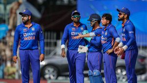 IND vs AUS: హార్దిక్, కుల్దీప్ తీన్మార్.. టీమిండియా ముందు పోరాడే లక్ష్యాన్ని ఉంచిన ఆసీస్!