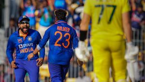 IND vs AUS: కుల్దీప్ యాదవ్‌పై గరం అయిన రోహిత్.. ఎందుకంత బలుపు అంటూ..!