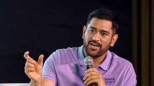IPL 2023 : చెపాక్‌లో సీట్లకు పెయింట్ వేస్తున్న ధోనీ.. ఇది ఎల్లోవ్ అంటున్న ఫ్యాన్స్!