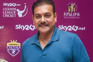 భారత అభిమానులకు మతిమరుపు.. విజయాలు ఎవ్వడికి గుర్తండవ్: రవి శాస్త్రి