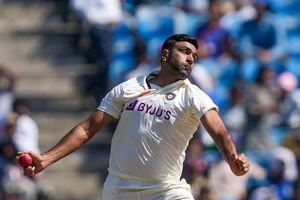 INDvsAUS : అశ్విన్‌కు బౌలింగ్ ఇవ్వడానికి ఏం నొప్పి?.. రోహిత్‌పై మండిపడుతున్న ఫ్యాన్స్!