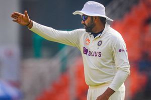 తుమ్మినా.. దగ్గినా అస్వస్థతేనా? కోహ్లీ అన్‌ఫిట్ వార్తలపై రోహిత్ శర్మ ఫైర్!