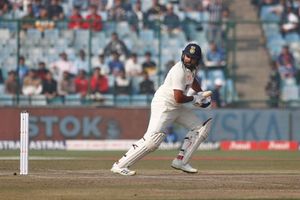 INDvsAUS : మొదటి బంతికే అవుటైనా.. బతికిపోయిన రోహిత్.. ఆ తర్వాత కాసేపటికే!