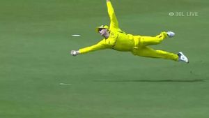 IND vs AUS: స్టీవ్ స్మిత్ కళ్లు చెదిరే క్యాచ్.. నోరెళ్ల‌బెట్టిన హార్దిక్ పాండ్యా! (వీడియో)