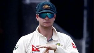 స్మిత్ తెలివైనోడు.. రూల్స్‌లోని లూప్ హోల్‌ను వాడుకున్నాడు: పార్థీవ్ పటేల్