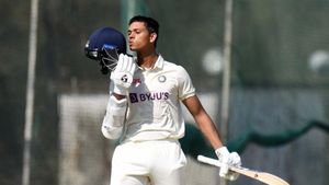 Irani Cup 2023: యశస్వీ జైస్వాల్ డబుల్.. మధ్యప్రదేశ్ ట్రబుల్!