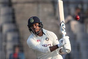 IND vs AUS: ఉమేశ్ యాదవ్ సిక్సర్.. డ్రెస్సింగ్‌ రూమ్‌లో కోహ్లీ హల్‌చల్! (వీడియో)