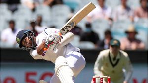 INDvsAUS : కోహ్లీ రికార్డు బద్దలు కొట్టిన ఉమేష్.. శభాష్ అంటున్న ఫ్యాన్స్!