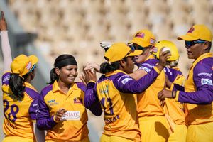 WPL 2023: ఆర్‌సీబీ ఆశలు గల్లంతు! సంచలన విజయంతో ప్లేఆఫ్స్ చేరిన యూపీ వారియర్స్!