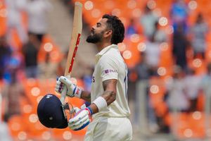 INDvsAUS : ఆ ఓటమి తర్వాత కోహ్లీతో మాట్లాడా.. నెక్స్ట్ మ్యాచ్ సెంచరీ కొట్టాడు!