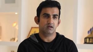 డీఆర్‌ఎస్‌ల వల్లే స్పిన్‌ను ఎదుర్కోలేకపోతున్నారు: గౌతమ్ గంభీర్