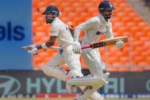 INDvsAUS : రన్‌కు రాలేదని.. భరత్‌‌పై సీరియస్ అయిపోయిన కోహ్లీ..!