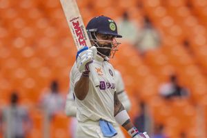 INDvsAUS : సహకారం ఇచ్చే బ్యాటర్ లేక.. డబుల్ సెంచరీ మిస్ చేసుకున్న కోహ్లీ!