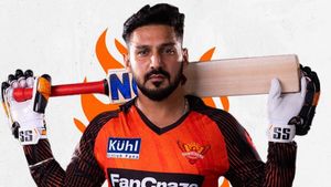 LSGvsSRH : ఇదేం వికెట్ కీపింగ్‌రా అయ్యా?.. సన్‌రైజర్స్ యువ ప్లేయర్‌పై ట్రోల్స్!