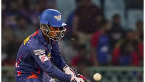 CSKvsLSG : అందుకే ఐపీఎల్ అంతా ఫిక్సింగ్ అనేది.. యువ స్టార్‌పై ఫ్యాన్స్ ఫైర్!