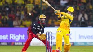 RCB vs CSK: చిన్నస్వామిలో చితక్కొట్టిన చెన్నై... బౌలర్లకు ఏడుపు ఒక్కటే తక్కువ!