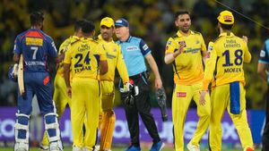 CSKvsLSG : ఇలాగైతే జట్టులో నుంచి పీకేస్తా.. యువ పేసర్లకు ధోనీ గట్టి వార్నింగ్!