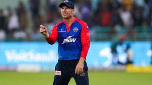 LSGvsDC : వార్నర్ వల్లే ఓడాం అంటున్న ఢిల్లీ ఫ్యాన్స్.. కెప్టెన్‌పై విపరీతంగా ట్రోల్స్!