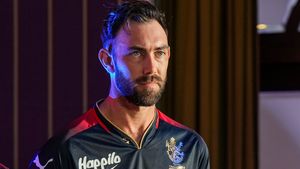 RCBvMI : ఆర్సీబీ ఫ్యాన్స్‌కు గుడ్ న్యూస్.. ముంబైతో మ్యాచ్‌కు మ్యాక్స్‌వెల్ ఫుల్ ఫిట్!