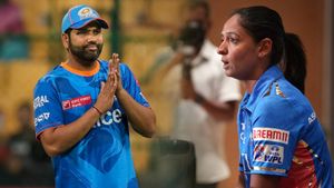 Mi vs KKR: రోహిత్‌తో కలిసి హర్మన్ ప్రీత్ టాస్: 19 వేల మంది బాలికలు అటెండ్