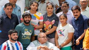 ప్రధాని గారూ.. జర మా గోస వినండి: భారత రెజ్లర్లు