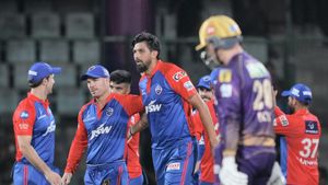 DC vs KKR: రఫ్ఫాడించిన ఢిల్లీ బౌలర్లు.. కుప్పకూలిన కేకేఆర్!