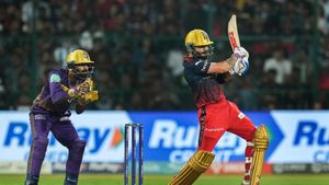 RCB vs KKR: చరిత్ర సృష్టించిన విరాట్ కోహ్లీ!