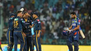 GTvsLSG : ఇది ఫిక్సింగ్ కాకపోతే ఇంకేంట్రా?.. లక్నోపై ఫ్యాన్స్ ఫైర్!