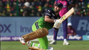 RCB vs RR:మైక్ మామ.. మీ మిడిలార్డర్ కంటే మా గల్లీ టీమ్ బెటర్! ఆర్‌సీబీ వైఫల్యంపై ఫ్యాన్స్ ఫైర్!