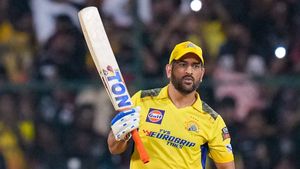 IPL 2023: ధోనీ భజన ఎక్కువైంది.. సీఎస్‌కే ఆటగాళ్లు తుమ్మినా క్రెడిట్ అతనికే!
