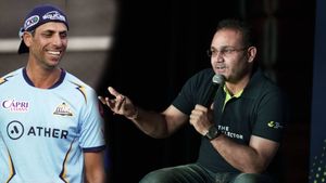 ఆశిష్ నెహ్రా.. అంత అత్యుత్సాహం పనికిరాదమ్మా: వీరేంద్ర సెహ్వాగ్